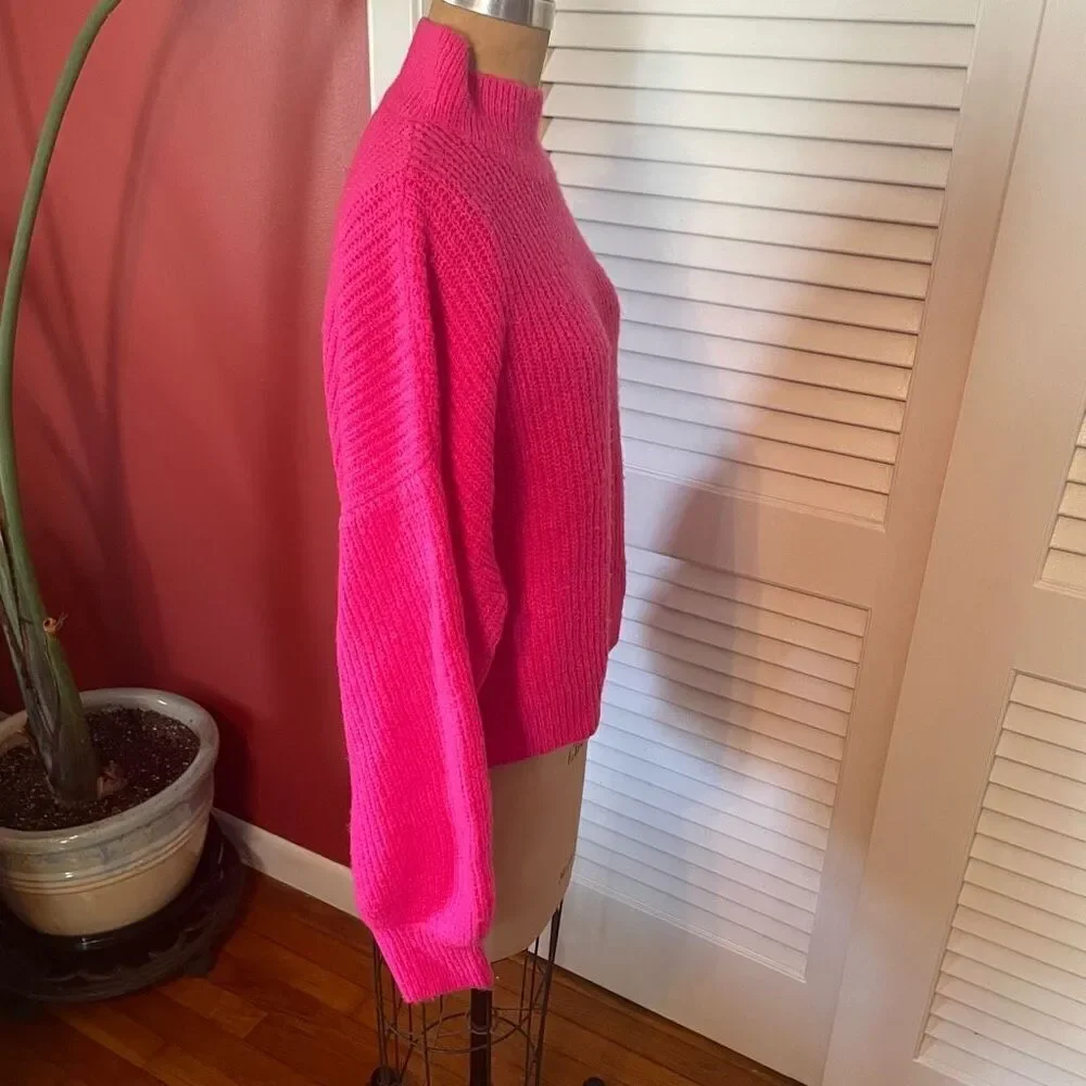 LUMIERE | bright pink crop cowl neck sweater L